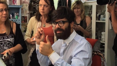 Undercover Drake interviewt voorbijgangers... over zichzelf