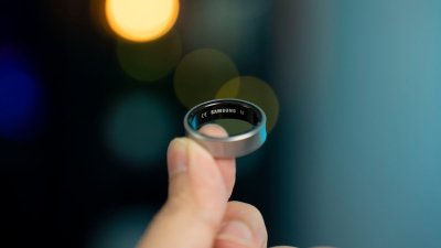 Dit Casio-horloge is zo klein dat het als ring past