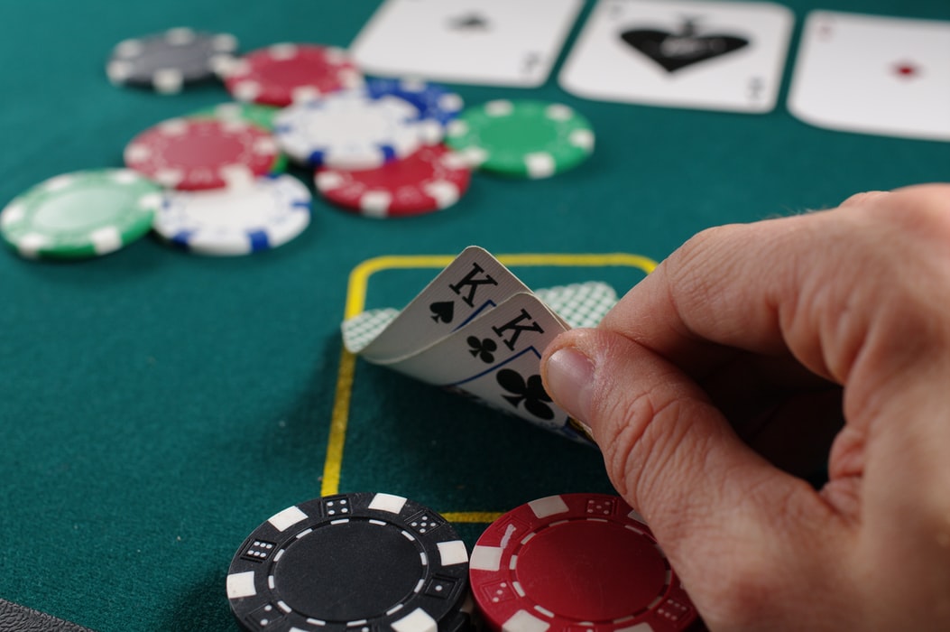 Volg deze 3 beginners-tips om een solide poker-speler te worden